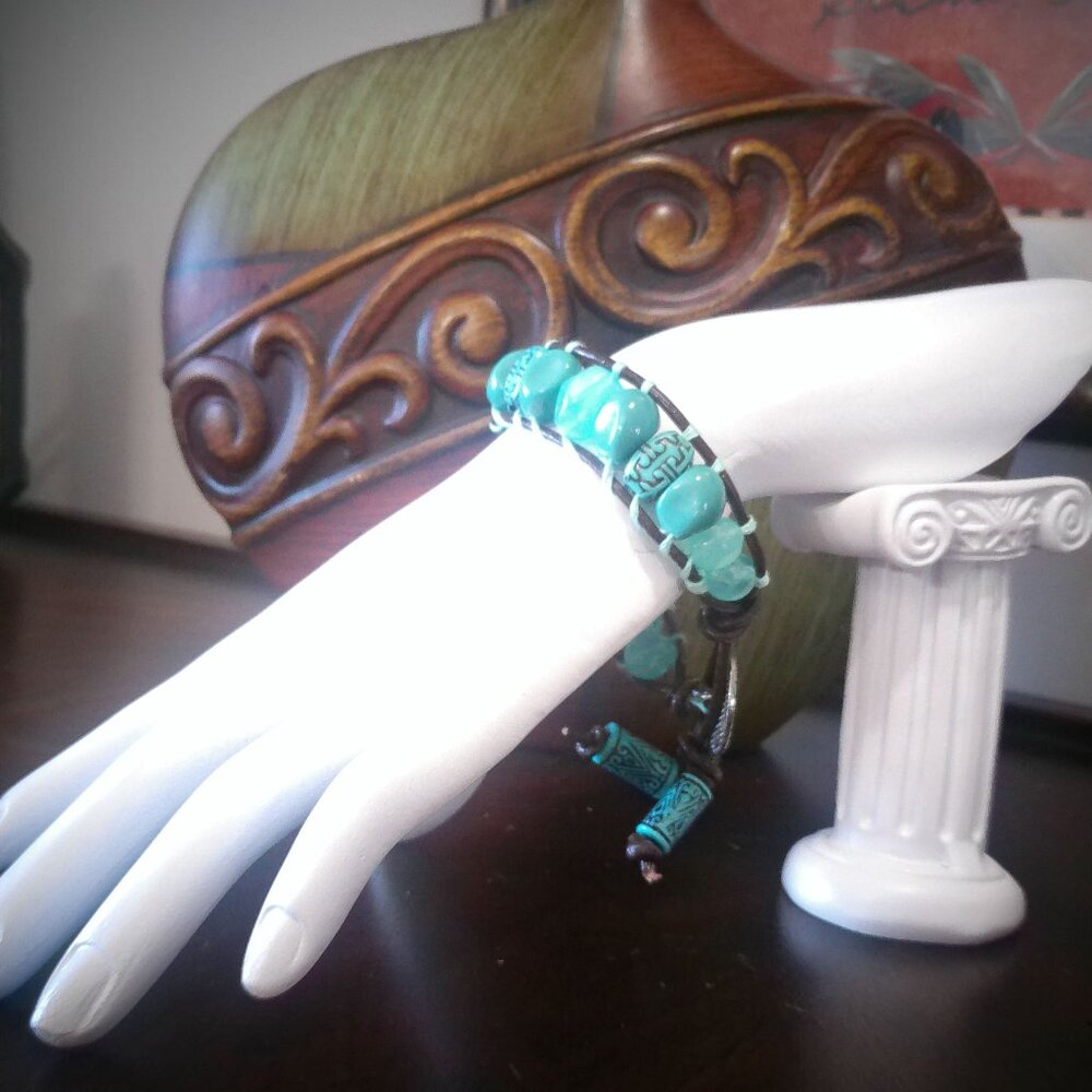SIMPLY BLING Brown Leather Bracelet with Turquoise Color Beads Size 7"
